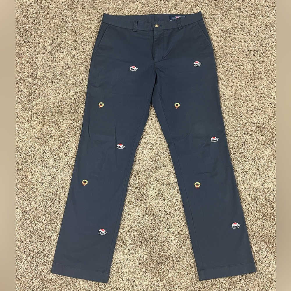 Men’s Vineyard Vines navy khaki Christmas pants w/ wreaths & Santa whales 32x32